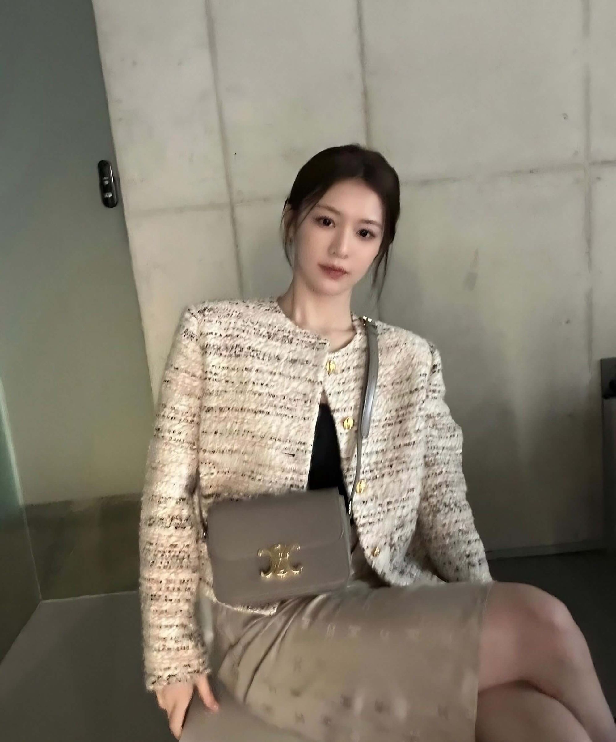 LISA、盧允瑞都愛用！和女神們著用同款CELINE包包：T