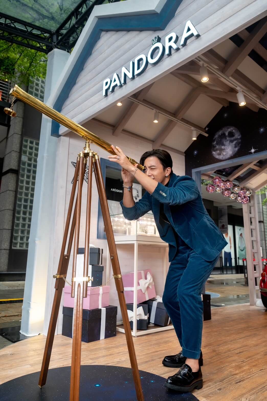 Pandora丹麥聖誕小屋快閃信義區！坤達帥氣現身分享型男飾
