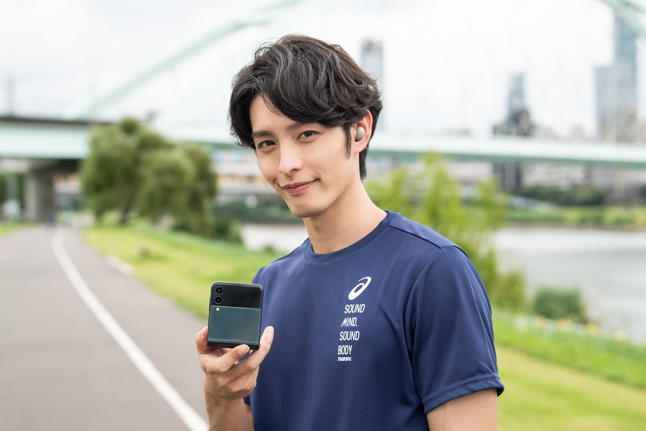曹佑寧、紀卜心解放潮玩心，三星Galaxy Z系列輕巧登場！