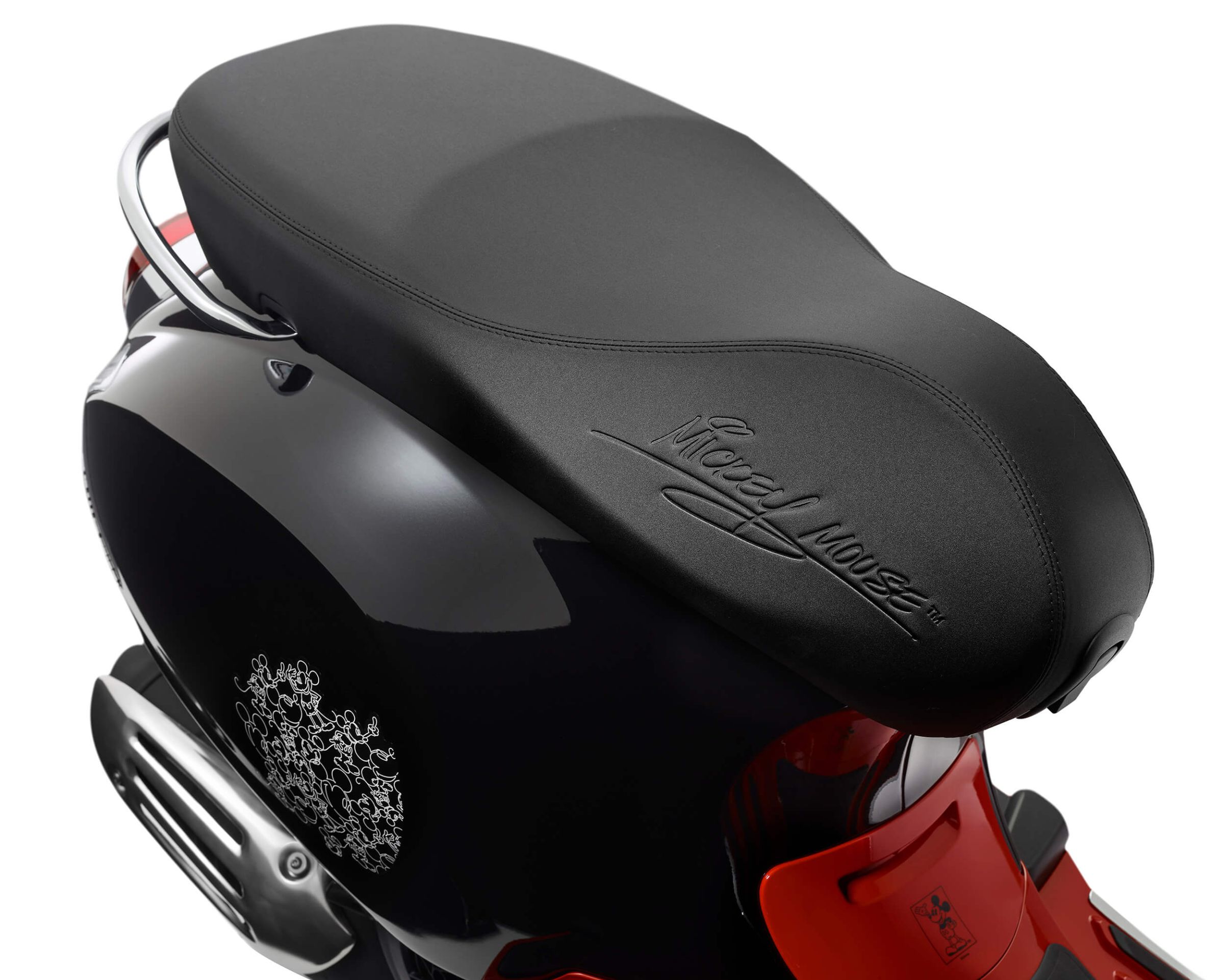 好多可愛勞贖！歡慶迪士尼100週年「米老鼠特仕版」Vespa