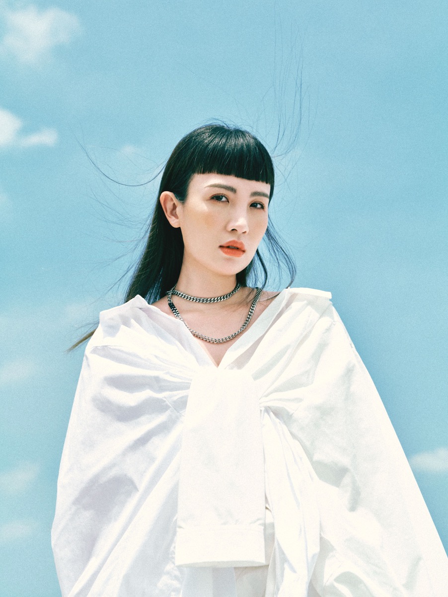 魏如萱演繹帥氣浪漫不同造型！vacanza x plain-