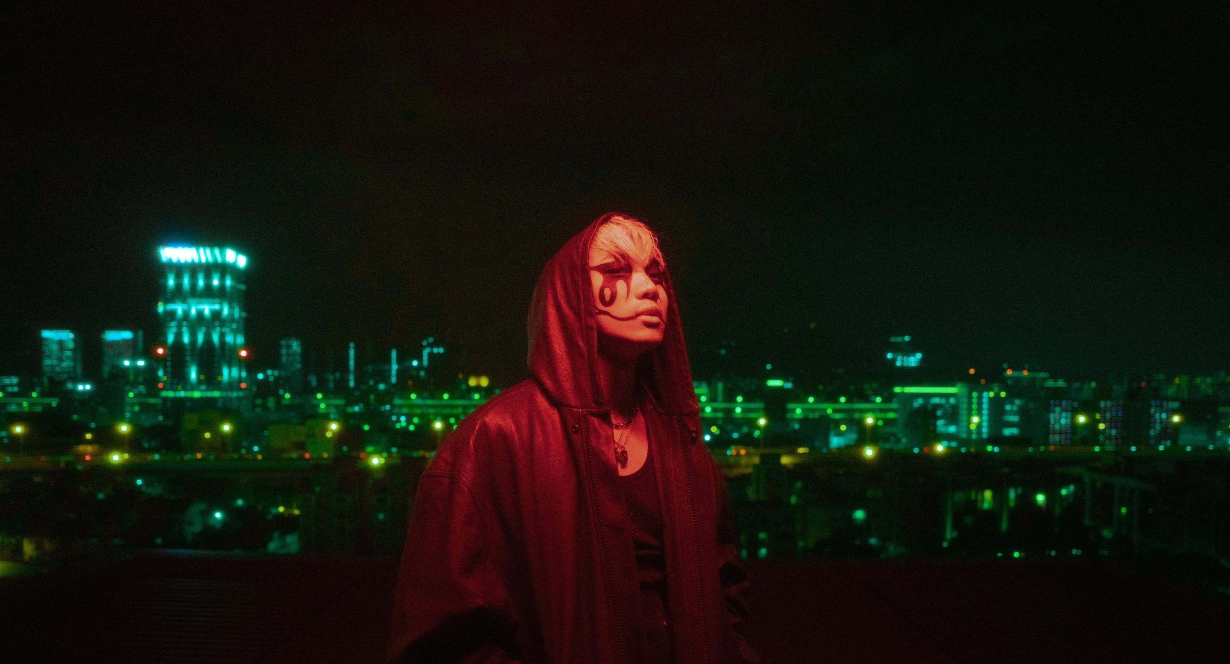 ØZI〈ADICA〉MV彩蛋滿滿！為「黑暗中我重生」拿劍自殘