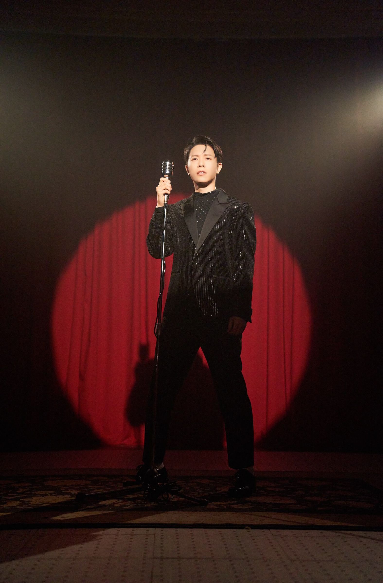 韋禮安化身「時空旅人」為愛穿梭！精心打造3種年代造型致敬經典