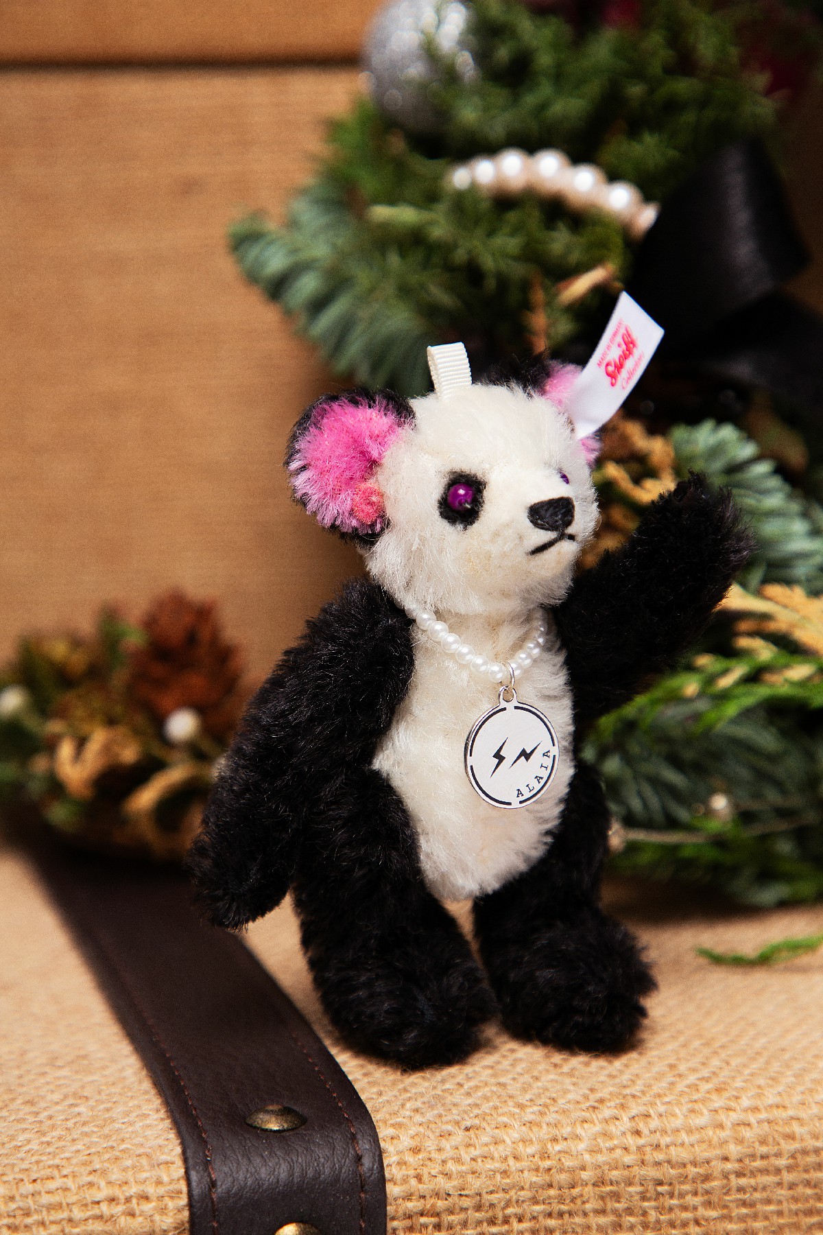 冠希老師愛女首次出手！FRAGMENT DESIGN X ALAIA X STEIFF “MINI PANDA